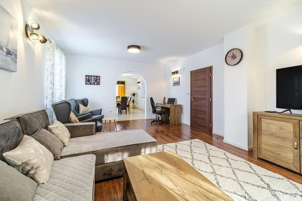 Peters Apartment Sutivan Buitenkant foto